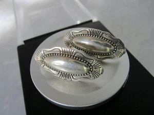 BEAUTIFUL VINTAGE NATIVE AMERICAN NAVAJO SOLID STERLING SILVER CONCHO EARRINGS - Picture 1 of 9