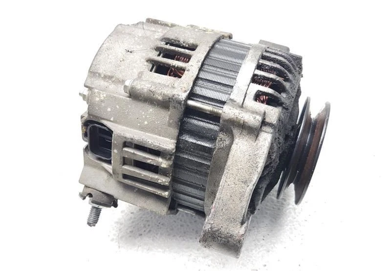 Alternador Frontier 1998-2004 4 cilindros OEM 231003S500 Foto 1 de 4