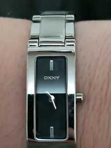 VNTG DKNY RECTANGLE WATCH BLACK BRUSHED/SHINY STEEL SILVER LADY'S BRACELET GIFT - Picture 1 of 10