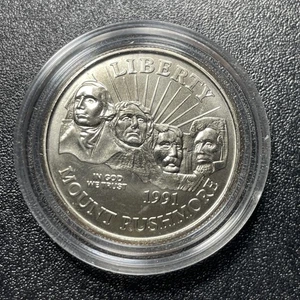 1991-D Mt. Rushmore Commemorative Half Dollar In Capsule - Picture 1 of 2