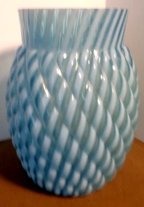 Vintage Fenton Blue Opalescent Diamond Quilted Swirl Glass 5 7/8" Vase - Picture 1 of 5