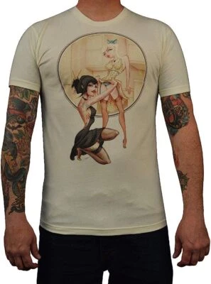 Camiseta Lowbrow Art Hot in the Kitchen Marfil Sexy Pinup Para Hombre S-M-L-XL-XXL NUEVA CON ETIQUETAS Foto 1 de 4