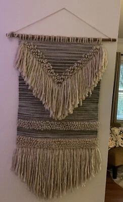 Urban Outfitters Home BOHO colgante de pared azul y crema con flecos de varilla de madera Foto 1 de 4