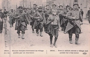 Carte postale GUERRE 14-18 MARINE NATIONALE MILITAIRE FUSILLERS MARINS boy-scout - Picture 1 of 1