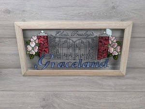 Seltene Graceland Gates Elvis Presley Buntglas gerahmte Fensterscheibe 22,5"x11,5" - Bild 1 von 9