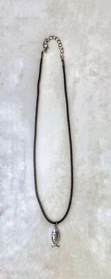 经济实惠项链出售耶稣鱼吊坠  — 第 1/3 张图片