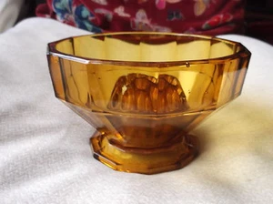 VINTAGE ART DECO LARGE DEEP AMBER HEAVY PEDESTAL DISH & VASELINE 19 HOLE FROG - Picture 1 of 10