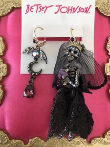 Betsey Johnson Magia Oscura Esqueleto Novia Murciélago Luna Vestido Negro Desajuste Pendientes - Imagen 1 de 3