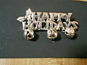 Bellissima spilla Happy Holidays tono argento con 3 campanelle - Foto 1 di 1