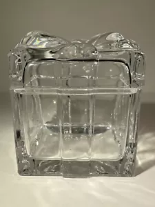SCATOLA CARAMELLE BIGIOTTERIA VETRO TRASPARENTE SPESSO COPERCHIO FLOREALE QUADRATO CRISTALLO VINTAGE 4" x 4" - Foto 1 di 24