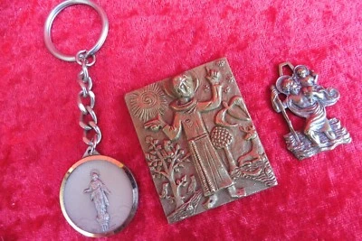 3 Beautiful, old, Sacred Pendant, Key Ring, Badge, Metal - Image 1 of 3