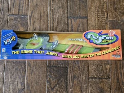 Juego de Guitarra Nu Jam de Makers Of Bop-It Milton Bradley Hasbro 2002 Nuevo Precintado Foto 1 de 4