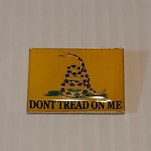 AMARILLO DON'T TREAD ON ME GADSDEN BANDERA esmaltado metal sombrero tac pin solapa tack - Imagen 1 de 5