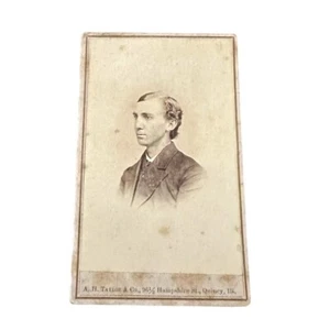 Cabinet Card Young Man Victorian Portrait Quincy IL - Imagen 1 de 2