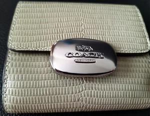 Coach CR395 Eliza Lizard geprägtes Leder kleine Geldbörse hellgrün🎀NEU🎁Neu mit Etikett Neu in Verpackung - Bild 1 von 15