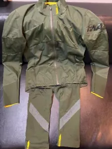 MAVIC Cosmic Pro Wind Long Sleeve Jacket and Kneewarmer - Picture 1 of 8