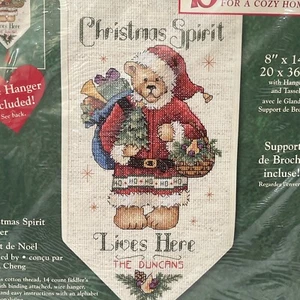 Dimensions Banner ESPÍRITU NAVIDAD BANNER 8695 Kit Punto de Cruz Oso de Papá Noel - Imagen 1 de 5