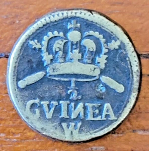 1694 - 1702 William III Brass Half Guinea Coin Weight - Picture 1 of 2