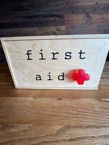 first aid Medikamentenschrank Medizinschrank Wandschrank Holz 32x18x14cm - Bild 1 von 5