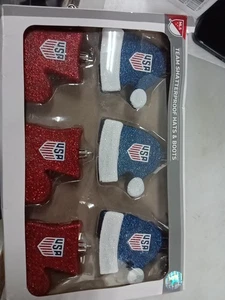 LOT DE 6 ORNEMENTS CHAPEAUX ET BOTTES INCASSABLES TEAM USA. 1101 - Photo 1/1