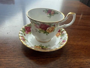 Royal Albert England OLD COUNTRY ROSES Cup & Saucer MINT - Picture 1 of 6