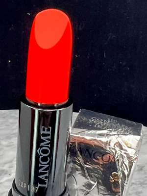 Lápiz labial Lancome Color Design efectos sensacionales 110 Conténgase (mate) Foto 1 de 4