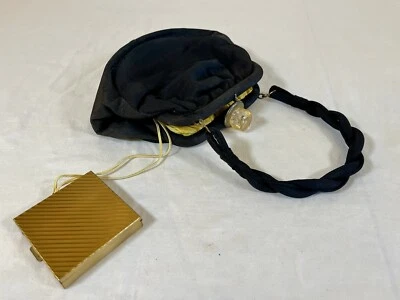 Bolso sin asas vintage de terciopelo negro con cierre de beso con asa tejida de espejo 1950? Foto 1 de 4