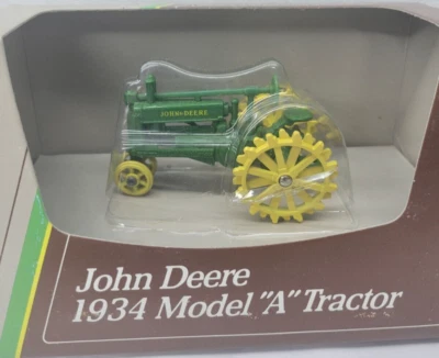 VINTAGE ERTL JOHN DEERE 1934 MODEL "A" TRACTOR DIECAST TOY  1/43 - Image 1 of 2