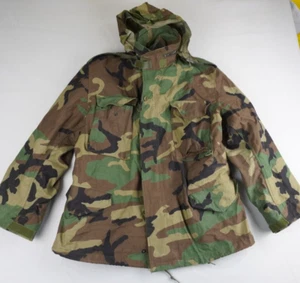 De Colección Ejército de EE. UU. Excedente M65 Chaqueta de Campo Bosque Camuflaje Clima Frío Abrigo M Corto EE. UU. - Imagen 1 de 7