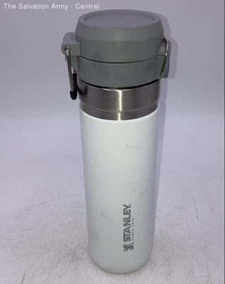 Botella de agua aislada Stanley Quick Flip Go gris blanco con tapa de botón pulsador Foto 1 de 4