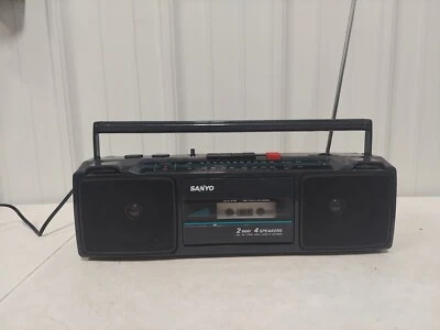Sanyo M7024A Radio, Cassette, Grabadora 2 Vías 4 Altavoces con Cable de Alimentación Funciona #1826 Foto 1 de 4
