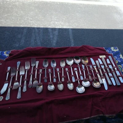 26 piezas de colección WM ROGERS & SON - CUBIERTOS PLATEADOS MEDIADOS DE SIGLO con estuche Foto 1 de 4