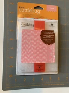 Cricut Cuttlebug- Chevron EMBOSSING FOLDER ANNA GRIFFIN - Picture 1 of 2