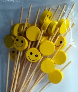 Brochetas de fiesta de madera 12 cm de largo 20 piezas brochetas de cóctel con mango de cabeza Smiley amarillo - Imagen 1 de 4