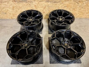 Original 23 Zoll Lamborghini URUS Performante Felgen 4ML601025BS 4ML601025CC - Bild 1 von 10