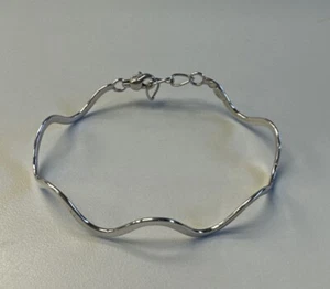 LE-Gi 18K /750 WHITE GOLD RIDGED WAVE BANGLE / Cuff BRACELET - Picture 1 of 6