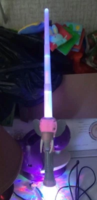 Светодиодный слон 11 дюймов мега палочка/меч выдвижная игрушка с подсветкой - Изображение 1 из 4