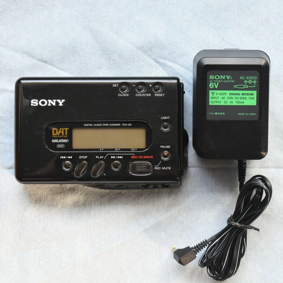 Sony TCD-D8 Walkman Portable DAT Recorder System Tape TCDD8 Black Tested Used - Image 1 of 4