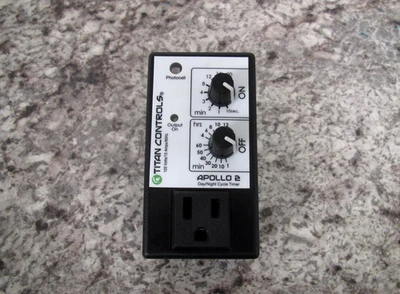 TITAN CONTROLES APOLLO 2 702740 120V 15A Temporizador Ciclo Hidropónico Día/Noche Usado Foto 1 de 4