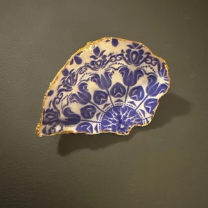Decorative Chinoiserie Oyster Shell Dish, Hand Decorated - Picture 1 of 3