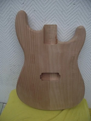 unvollendeter Gitarrenkörper Korpus Body Holz - Bild 1 von 3