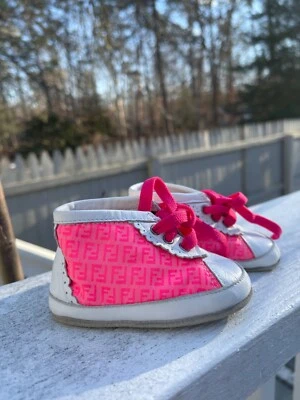 Zapato Cuna Fendi FF Logo Talla 4 Blanco Rosa Cuero Bebé Foto 1 de 4