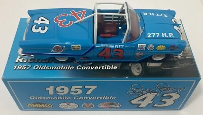 Richard Petty 1/24 #43 1957 Olds convertible fundido a presión - el primer coche de carreras del rey  Foto 1 de 4
