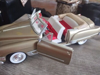 COCHE DIECAST 1949 CADILLAC CUPÉ DEVILLE ESCALA 1:18 Foto 1 de 4