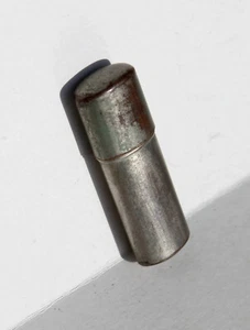 RARE ANCIEN BRIQUET ESSENCE RECHARGEABLE, LAITON ARGENTÉ, VINTAGE PETROL LIGHTER - Foto 1 di 8