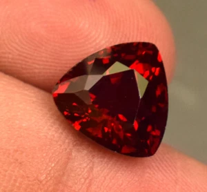 Natural Red Garnet Trillion Cut 6.35 Ct Loose Gemstone From Mozambique For Ring - Picture 1 of 5