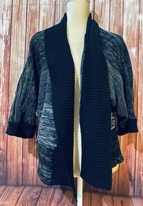 Suéter XL para mujer encogerse de hombros AGB negro gris tejido pesado frente abierto mangas 3/4  - Imagen 1 de 11