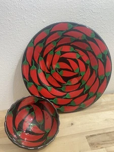 Mexikanische glasierte Kunstkeramik schwarz & rot Chilischote Teller & 3 Fuß Schüssel - Bild 1 von 6