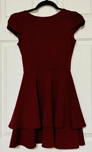 B. Darlin Junior lila/burgunderrot V-Ausschnitt Schleife - Fit & Flare Kleid hinten Größe 1 - Bild 1 von 3