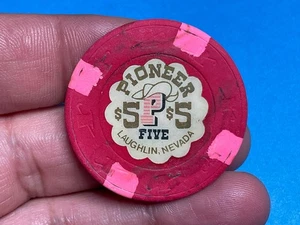 5 $———-PIONEER————-LAUGHLIN NEVADA CASINO CHIP-——AUS DER GRABUNG——-Z-3575 - Bild 1 von 3